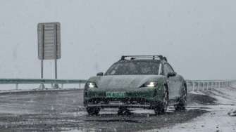 Фото: Porsche Porsche Taycan Cross Turismo у горах Тибету встановив незвичний рекорд для електромобілів