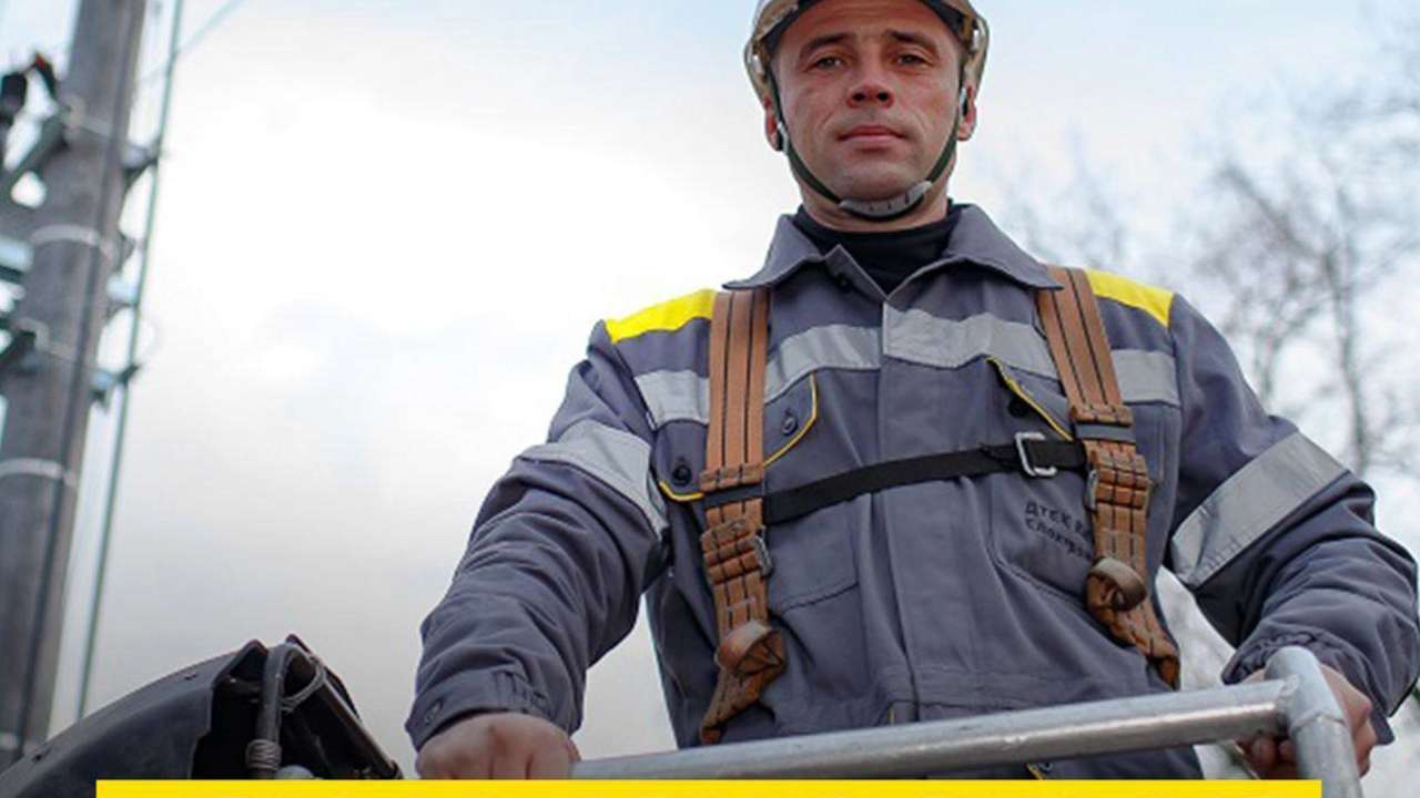 Енергетики повернули світло в один із районів Києва / Фото: t.me/dtek_ua Енергетики повернули світло в один із районів Києва / Фото: t.me/dtek_ua