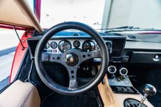 Фото: BRING A TRAILER/Автор — невідомий На аукціон виставили рідкісний автомобіль Lamborghini Countach. Фото