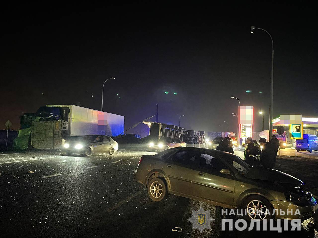 В Харькове произошло смертельное ДТП с участием пяти автомобилей/Фото: Нацполиция В Харькове произошло смертельное ДТП с участием пяти автомобилей