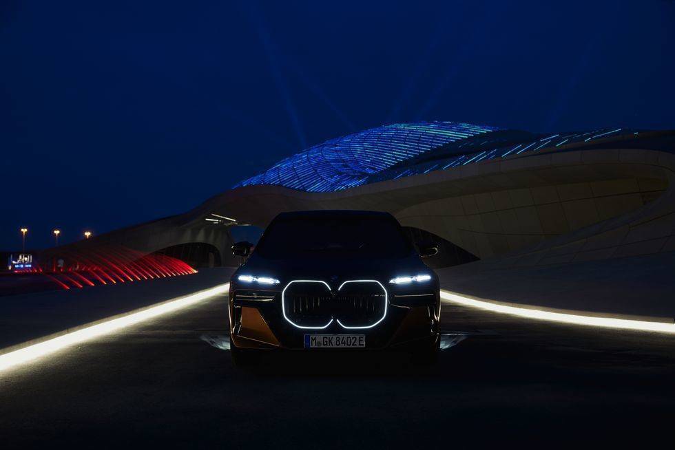 Фото: BMW BMW представила свій найпотужніший електромобіль