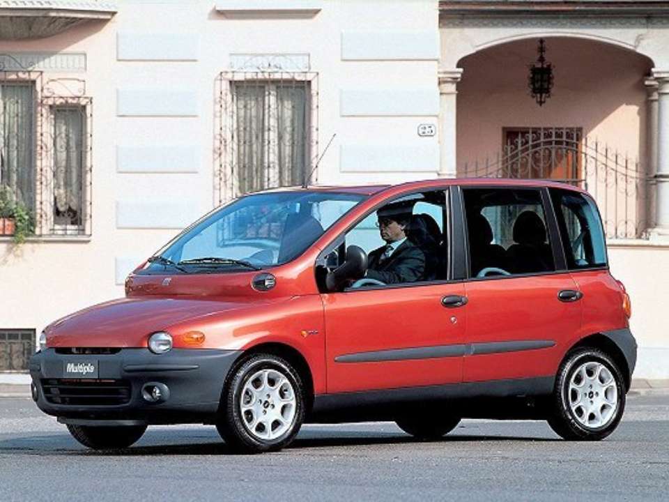 10 самых странных автомобилей в истории/Фото: Fiat Fiat Multipla