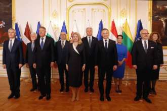 Украина является частью евроатлантического сообщества Украина является частью евроатлантического сообщества