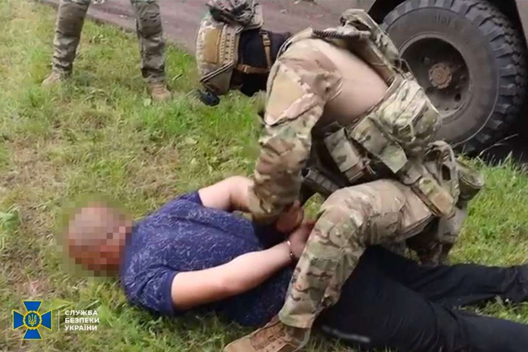 Сливал позиции украинской артиллерии: СБУ задержала коллаборанта / фото: пресс-служба СБУ Сливал позиции украинской артиллерии: СБУ задержала коллаборанта