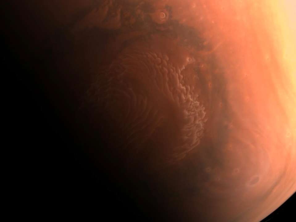 Космический зонд "Тяньвэнь-1" сделал селфи на фоне Марса / Фото: Getty Images Китайский орбитальный зонд сделал "селфи" на фоне Марса