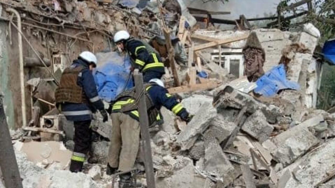 В Первомайске в результате ракетного удара погибли 7 человек / Фото: Facebook В результате сегодняшнего ракетного удара по Первомайску погибли 7 человек, среди них - ребенок