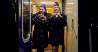 У Києві запустили особливий потяг для закоханих/Фото: Ukrzaliznytsia/facebook "Укрзалізниця" запустила у Києві потяг для закоханих: як він виглядає