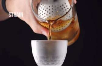 Фото: anatomyofadrink/instagram Коктейль на основе яблочного бренди с маслом апельсиновой цедры