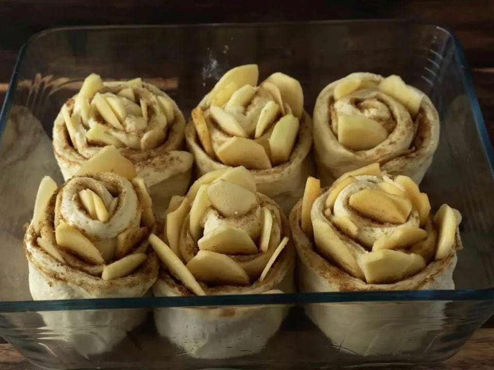 Для любителей синабонов: ароматные булочки с яблоком и корицей