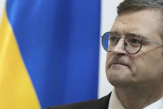 Кулеба анонсировал решения, которые позволят Украине уничтожить российские бомбардировщики/Фото: AP Кулеба анонсировал решения, которые позволят Украине уничтожить российские бомбардировщики