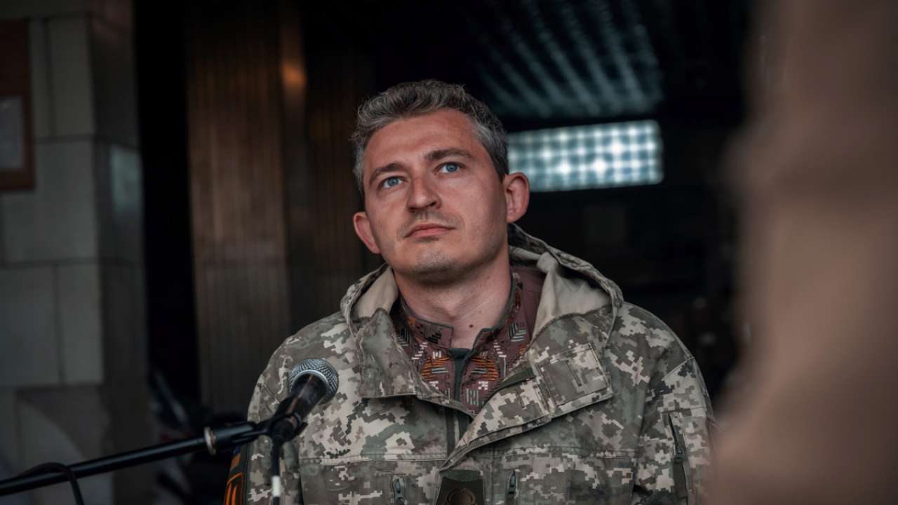 Коля Серга о коллегах-артистах, что боятся выступать на фронте: "В страхе человек, как черная дыра"