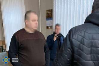 У Києві затримано керівника одного з Головних управлінь Міноборони Затримано керівника одного з Головних управлінь МОУ, який причетний до розкрадання 1,5 млрд грн