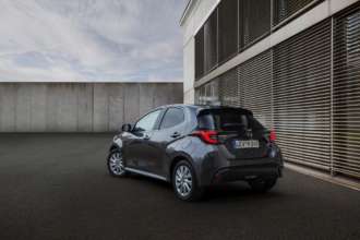 Mazda представила новый гибридный хэтчбек/Фото: Mazda Mazda
