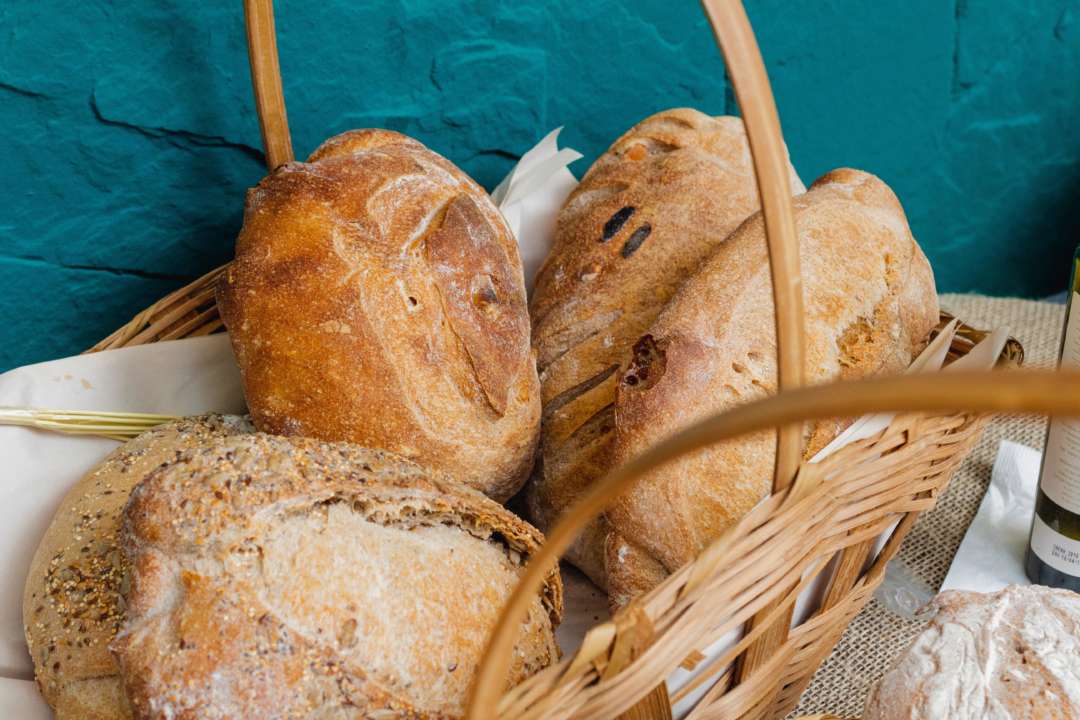 Хлеб менее калориен, чем некоторые крупы: как употреблять продукт, чтобы не навредить фигуре