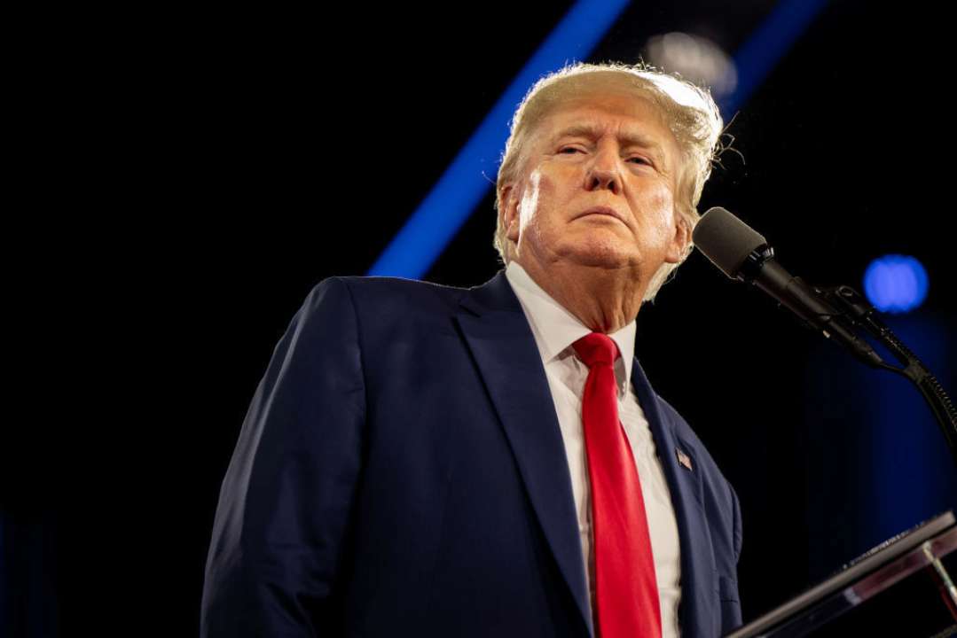 Трамп обіцяє звільнити тих, хто штурмував Капітолій 6 січня/Фото: Brandon Bell/Getty Images Дональд Трамп