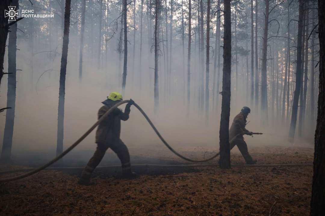 Окупанти атакували українських рятувальників у їхнє професійне свято/Фото: ДСНС Окупанти атакували українських рятувальників у їхнє професійне свято/Фото: ДСНС