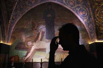 У Швейцарії жителі можуть посповідатися ШІ-Ісусу/Фото: David Silverman/Getty Images У швейцарській церкві тепер можна сповідатися Ісусу (ШІ-Ісусу)
