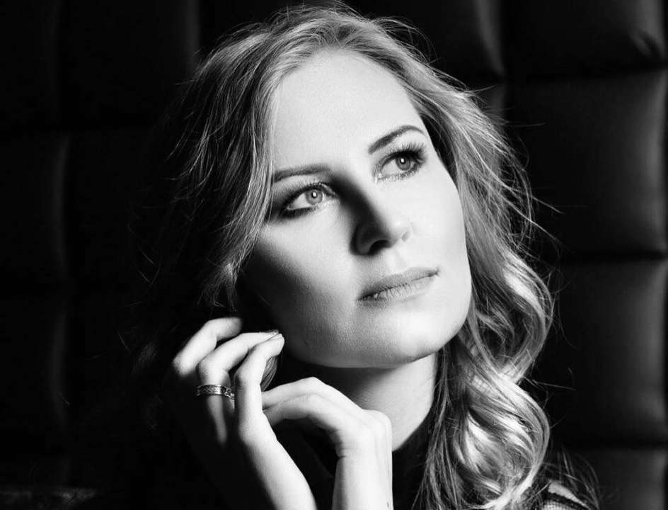 Язичницька відьма Frau Laska / Фото: instagram.com/frau_person Чи закінчиться війна у 2025 році? Прогноз української відьми