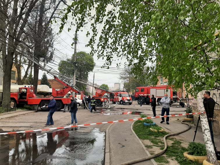 Фото: ГСЧС В Виннице вспыхнул масштабный пожар: есть жертвы