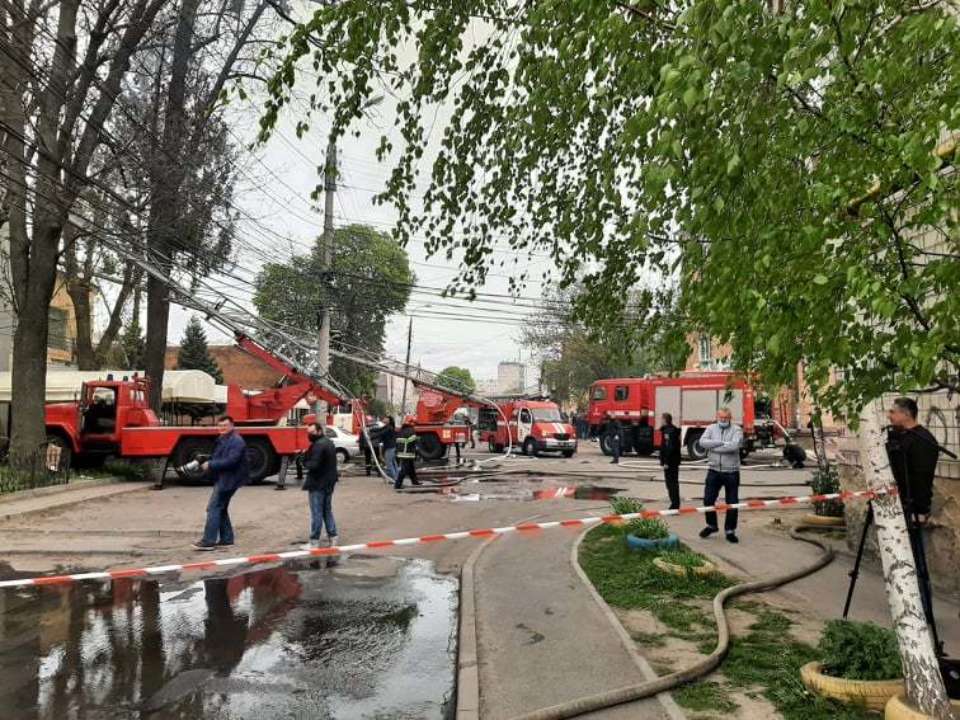 Фото: ГСЧС В Виннице вспыхнул масштабный пожар: есть жертвы