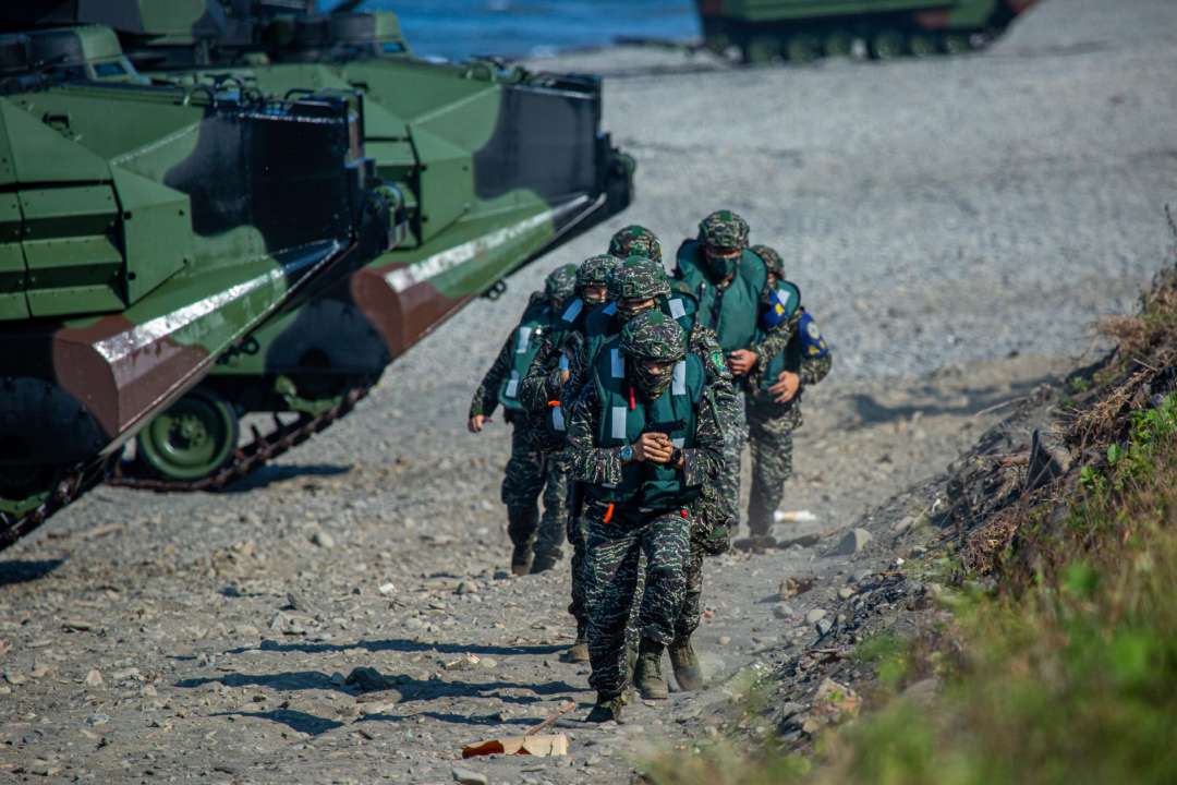 Тайвань проводит военные учения в рамках подготовки к вероятному вторжению Китая/Фото: Annabelle Chih/Getty Images Тайвань начал военные учения в ответ на действия Китая
