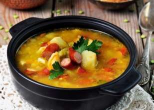 Подарит удовольствие: вкусный суп с перцем и колбасками Подарит удовольствие: вкусный суп с перцем и колбасками