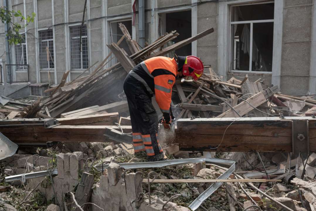 Внаслідок удару по енергетичному об'єкту ДТЕК постраждали дві людини/Фото: Getty Images Рашисти нанесли удар по енергетичному об'єкту ДТЕК: є поранені