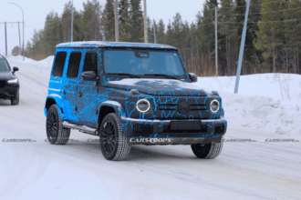 Фото: Carscoops Із зарядкою замість запаски: з’явилися шпигунські фото нового Mercedes EQG