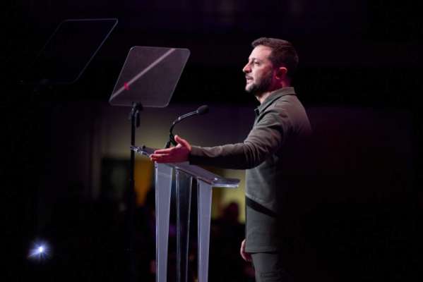 Зеленский в Нью-Йорке В Нью-Йорке Зеленскому вручили премию Atlantic Council Global Citizen Awards