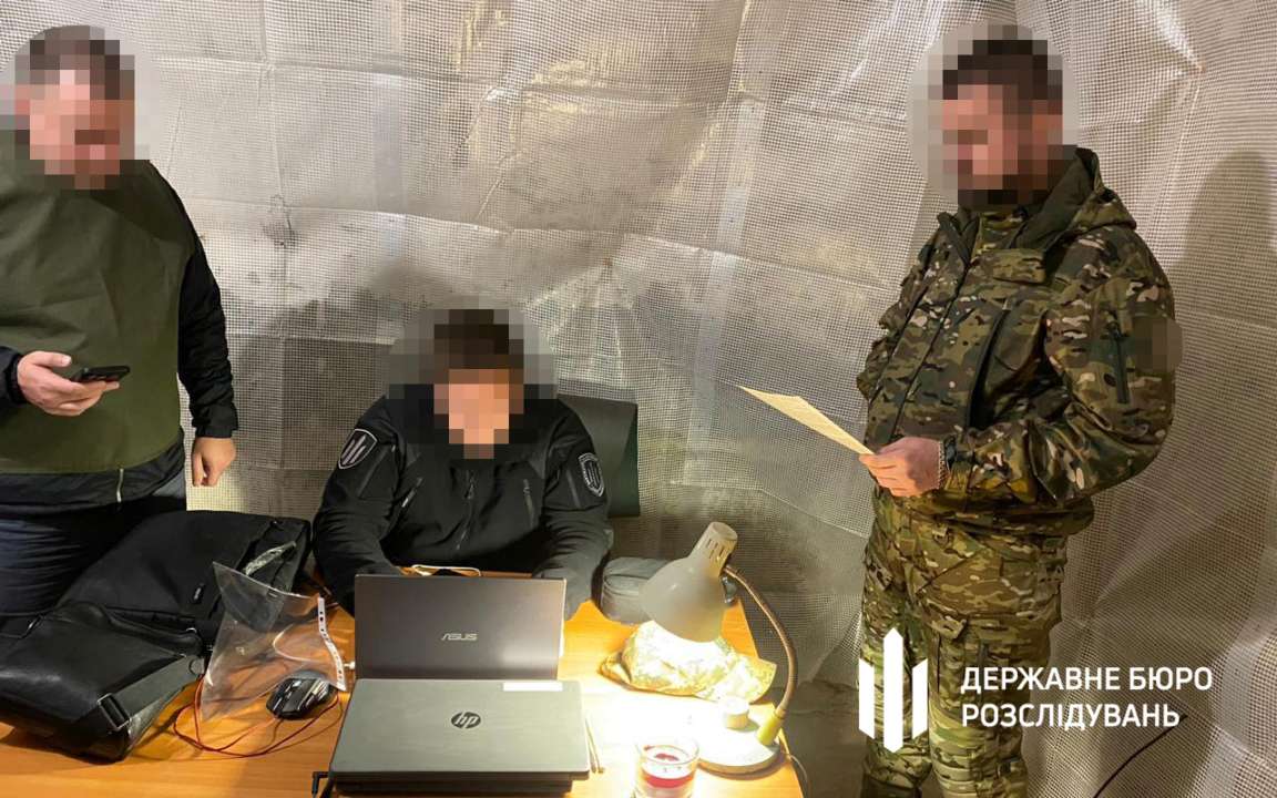 ДБР викрило начальника військової частини на Буковині, який відправив підлеглих ремонтувати власний будинок/Фото: ДБР