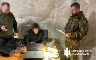 ГБР разоблачило начальника воинской части на Буковине, который отправил подчиненных ремонтировать собственный дом/Фото: ГБР ГБР разоблачило начальника воинской части на Буковине, который отправил подчиненных ремонтировать собственный дом/Фото: ГБР