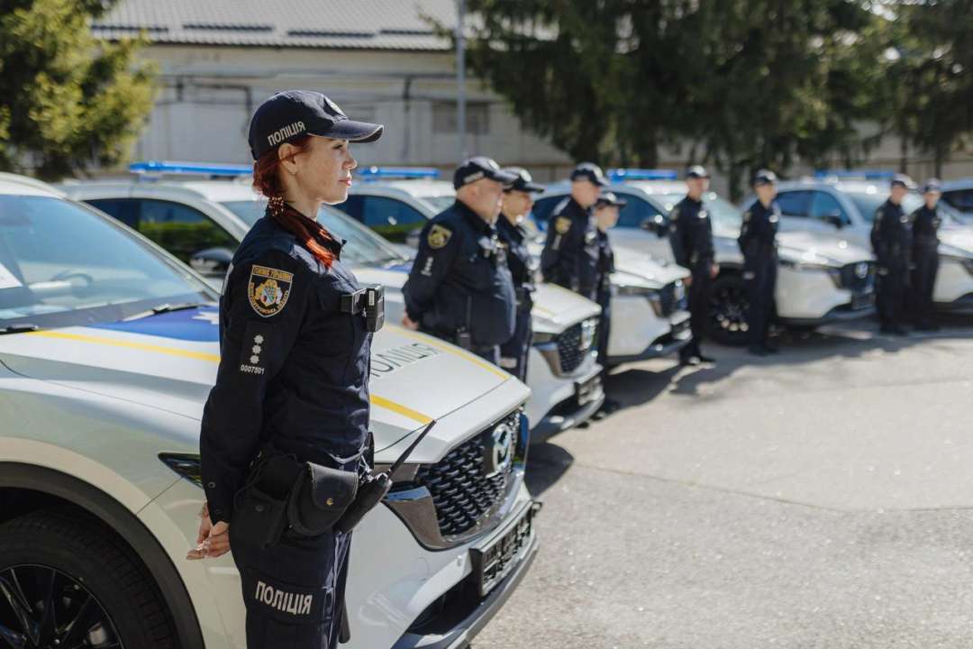 Франция передала Украине 13 автомобилей для мобильных групп полиции по противодействию насилию — МВД