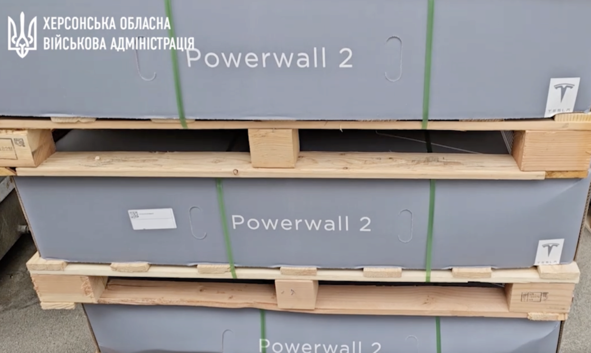В Херсонскую область доставили 195 станций “Tesla Powerwall” / Фото: Скриншот В Херсонскую область доставили 195 станций “Tesla Powerwall” / Фото: Скриншот