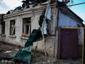 У Миколаєві ДСНС ліквідують наслідки удару ворога. Фото: ДСНС України росіяни вдарили по Миколаєву 17 березня