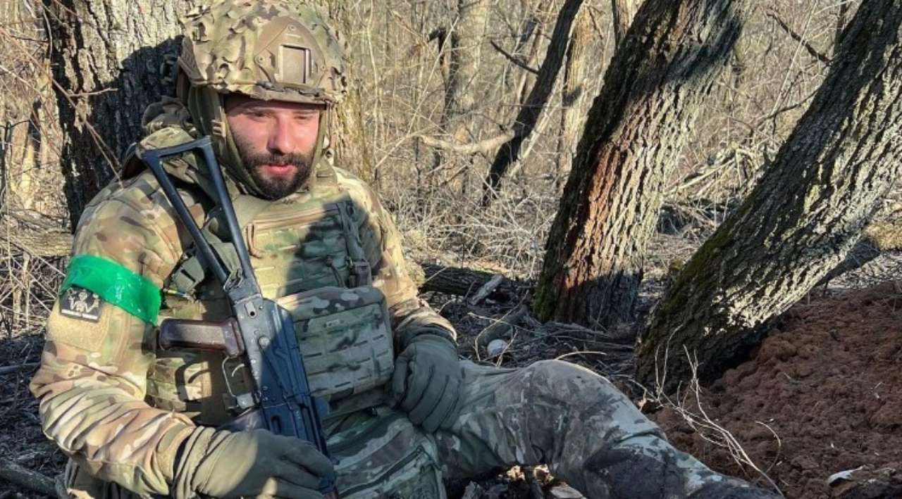 Виктор Розовый/Фото: Instagram viktor_rozovyi Виктор Розовый, звезда "Лиги Смеха", показался в коляске после тяжелого ранения на фронте
