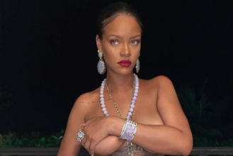 instagram.com/badgalriri Ріанна спокусливо позувала в нижній білизні
