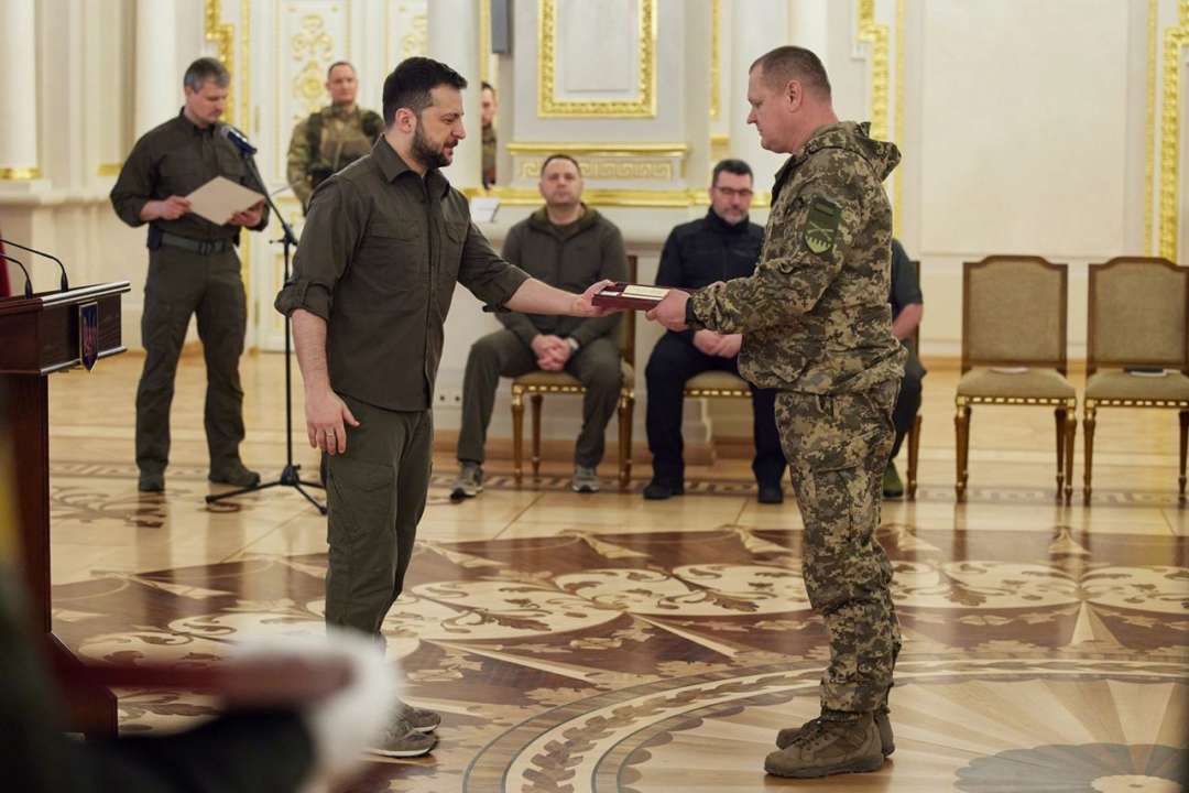 Главнокомандующий ВСУ Валерий Залужный получил награду "Крест боевых заслуг"/Фото: Офис президента Украины За самоотверженное служение народу: Валерий Залужный получил награду "Крест боевых заслуг"