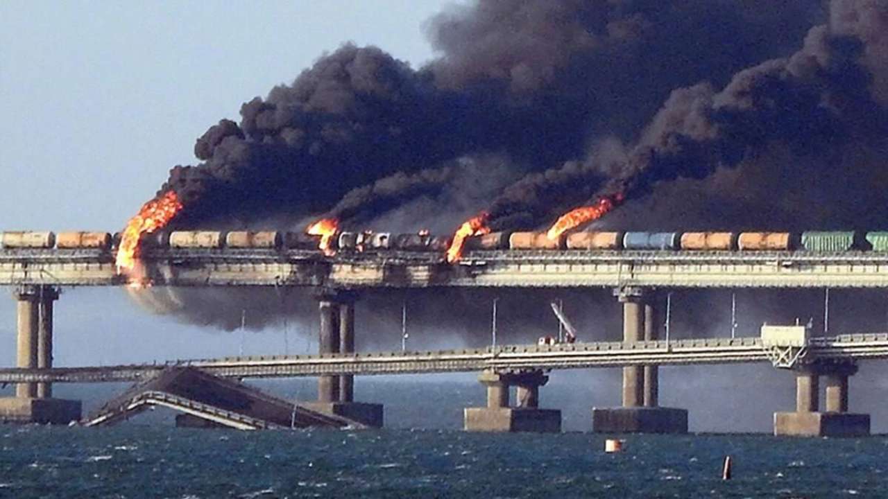 Крымский мост в огне