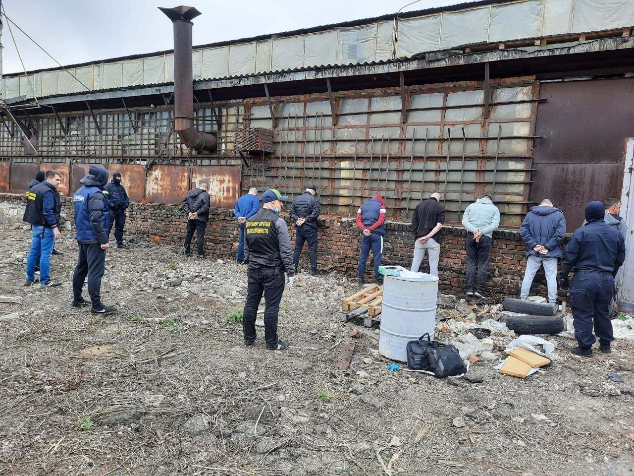 Фото: Нацполиция 300 килограмм амфетамина в месяц: в Днепре раскрыли масштабную нарколабораторию