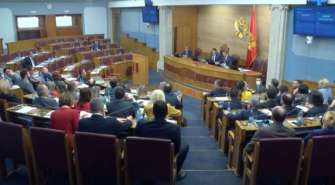 Парламент Черногории выразил недоверие коалиционному правительству страны. Фото: Скриншот с видеотрансляции заседания Пророссийское правительство Черногории отправили в отставку