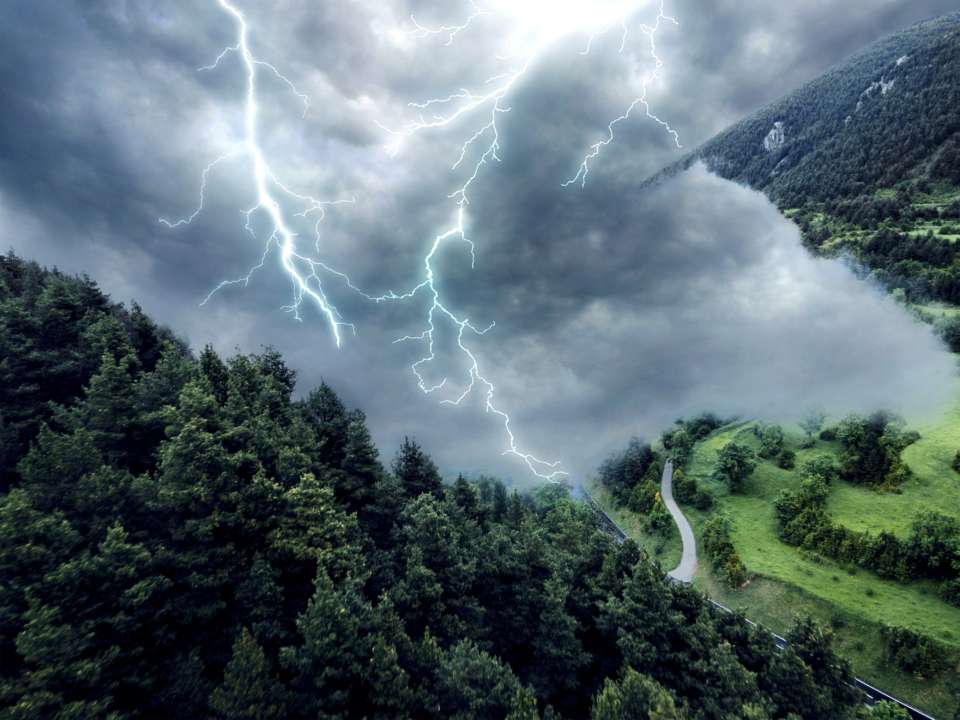 Погода в Україні 2 червня різко зміниться / Фото: Freepik