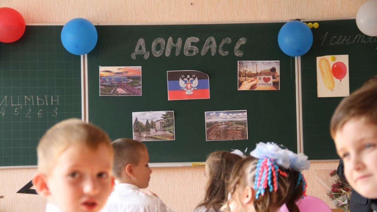 Будут выявлять "экстремизм": на оккупированной Луганщине в школах будут проверять соцсети детей Будут выявлять "экстремизм": на оккупированной Луганщине в школах будут проверять соцсети детей