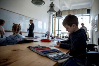 Образование детей за границей учитывается в Украине/Фото: Maja Hitij/Getty Images Образование детей за границей учитывается в Украине: разъяснение от омбудсмена