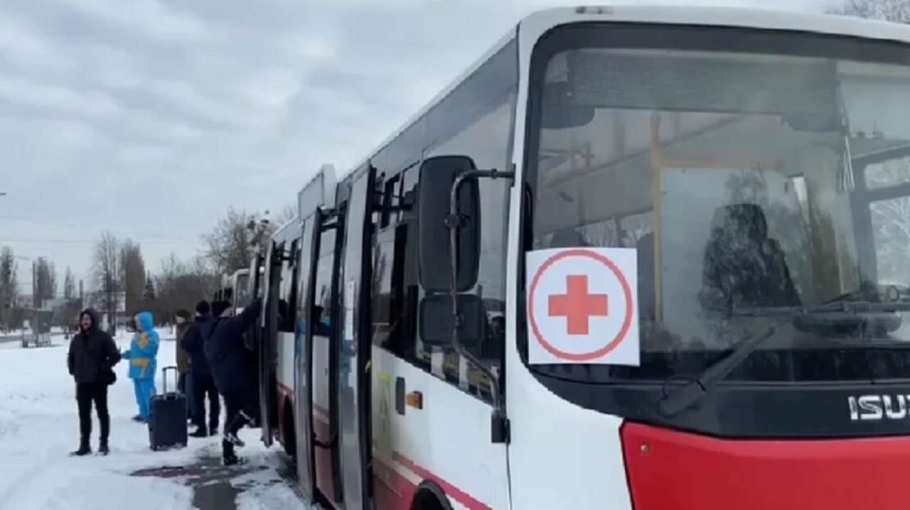 Жителі небезпечних зон Харківської області можуть безкоштовно евакуюватися: що для цього потрібно