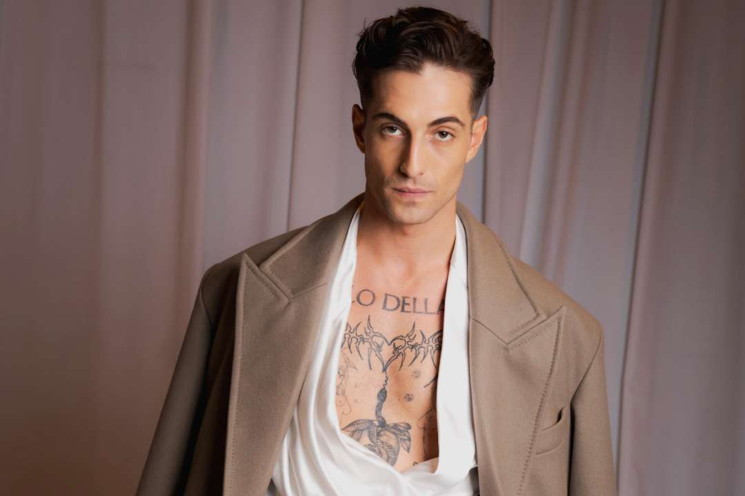 Солист группы Maneskin Дамиано Давид сменил стиль и выпустил первую сольную песню "Silverlines"