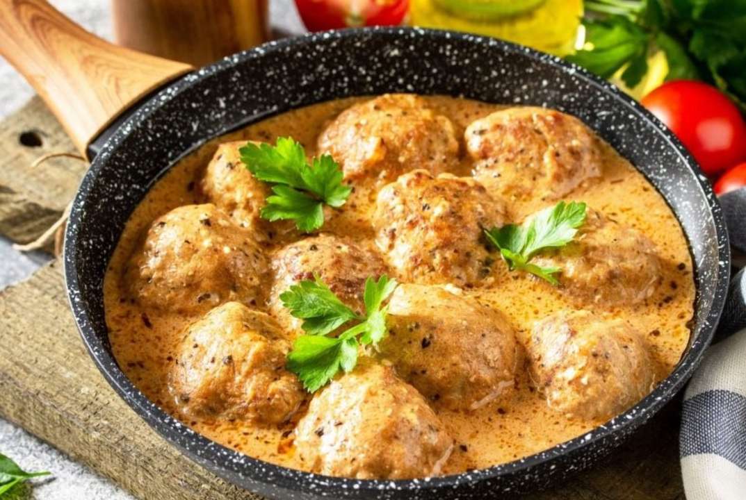 Из старого бабушкиного блокнота: готовим сочные тефтельки в нежном соусе