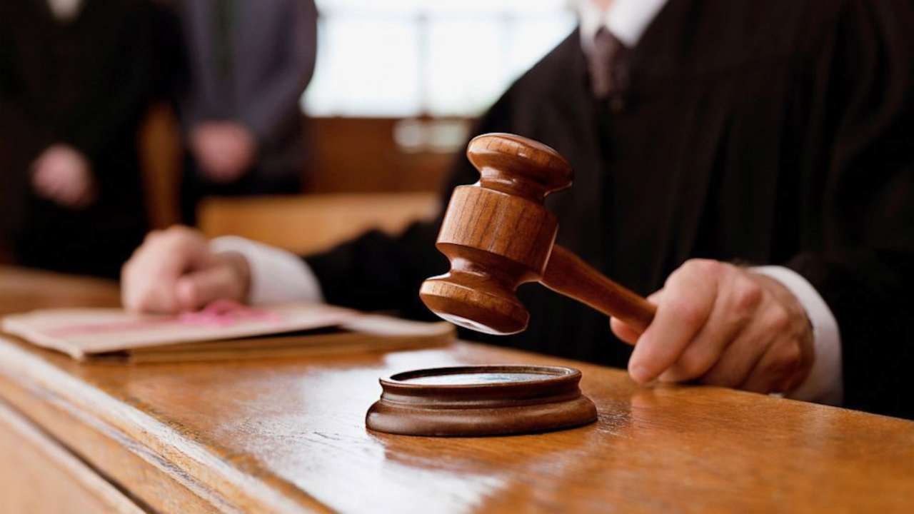 Суд зобов'язав МОН переглянути підручники з історії