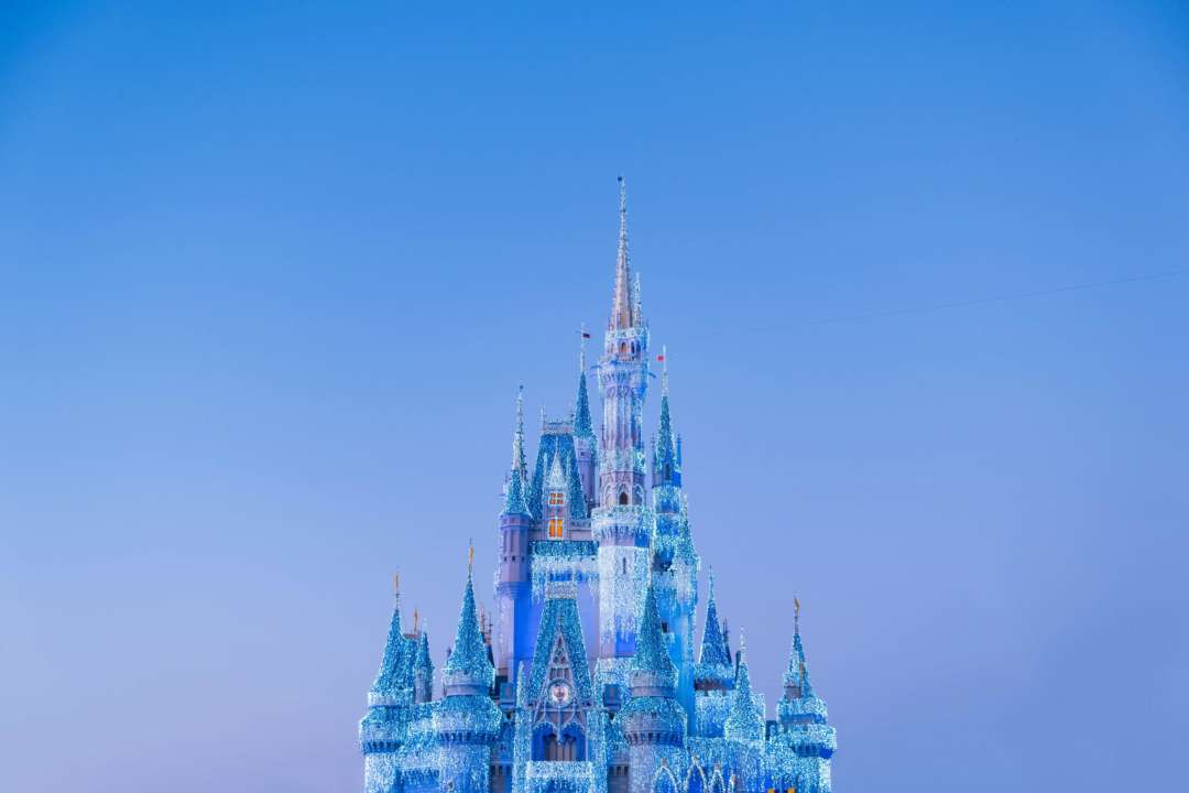 Фото: Unsplash/Автор - Brian McGowan Disney переносять прем'єри довгоочікуваних блокбастерів