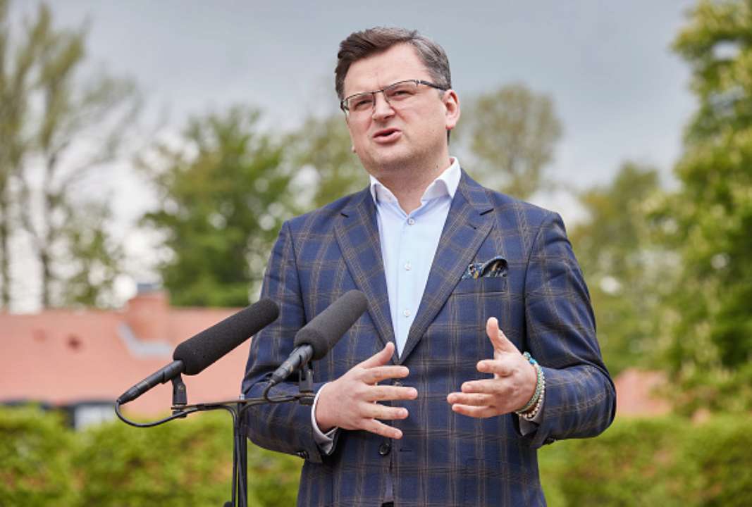 Кулеба рассказал, как и когда должна закончиться война/Фото: Georg Wendt - Pool/Getty Images Дмитрий Кулеба рассказал, сколько времени еще продлится война с рф