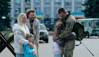 Украинский художественный сериал "Первые дни" на следующей неделе выйдет на Netflix: названа дата/Фото: 24 канал Украинский художественный сериал "Перші дні" на следующей неделе выйдет на Netflix